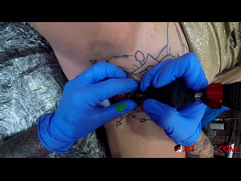 ❤️ Sully Savage, hottie estremamente tatuata, hà fattu un tatuatu nantu à u clitoris ❤️ Cazzo à porn co.osagoassist.ru ❌